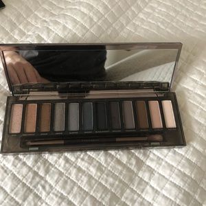Naked Smoky Eyeshadow Palette